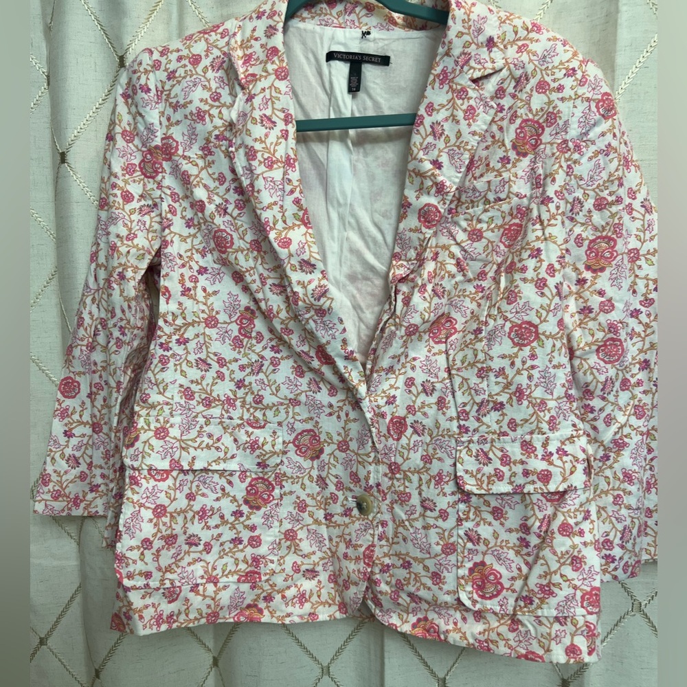 Victoria’s Secret pink/white floral Blazer size 14